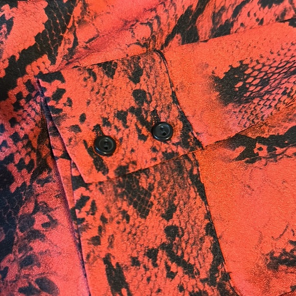 ❤️The Limited❤️Red and black snake print blouse, size L. - Picture 8 of 8